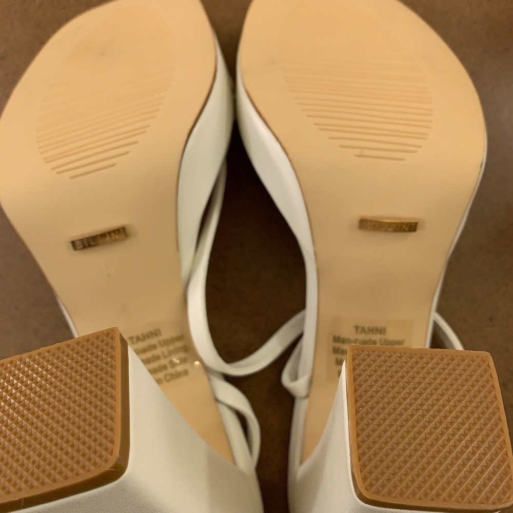 Billini Womens Size 5 White Faux Leather Strappy Tahni Block Heel Sandals New - Picture 10 of 12
